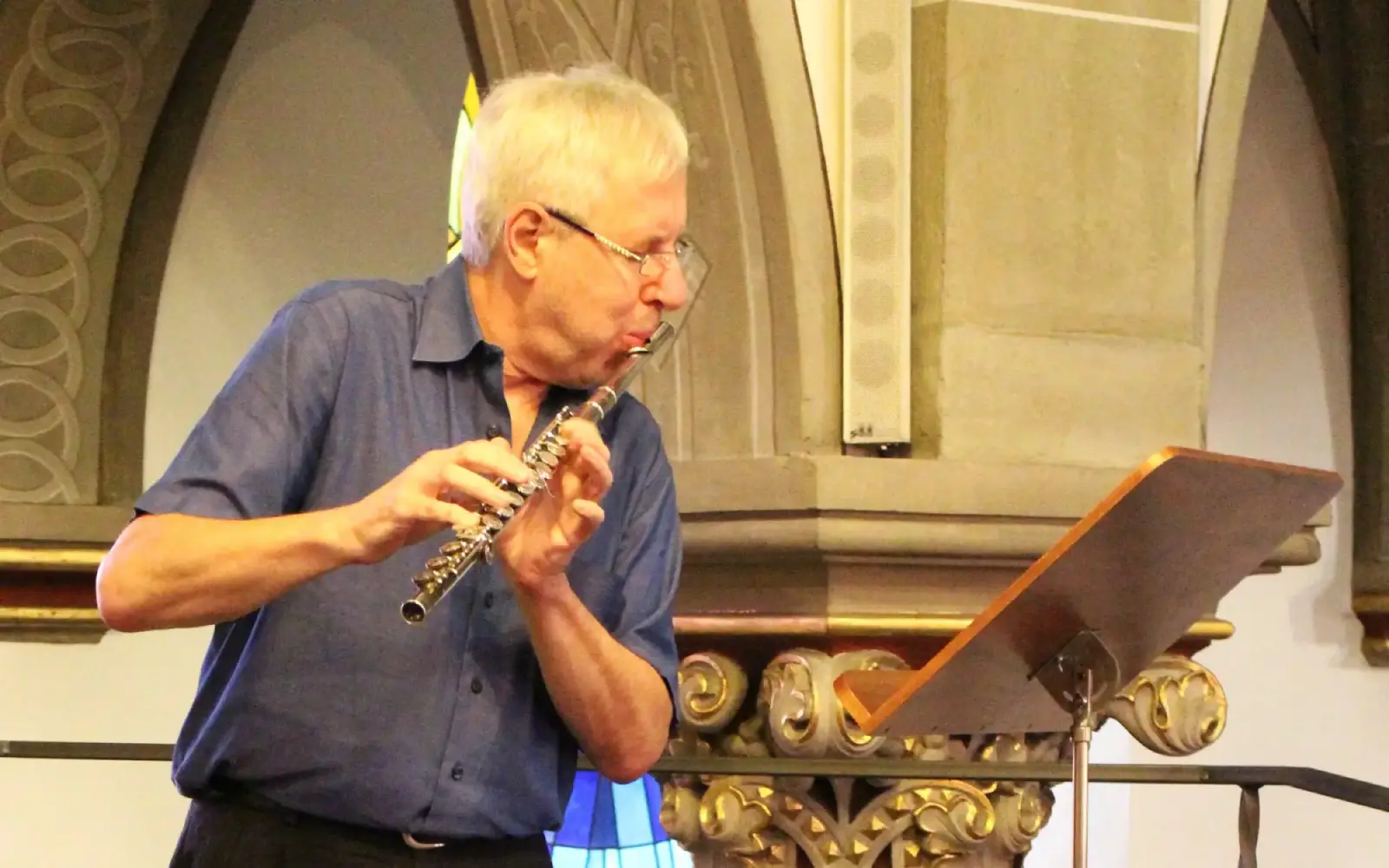 Der 1. Vorsitzende des Vereins „Angermunder Musikleben“, Johannes Kohlhaus, in Aktion. Archivfoto: vj