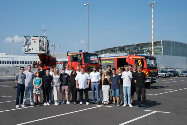 Ausbildungsstart am Düsseldorfer Airport: Werkfeuerwehr feiert Jubiläum