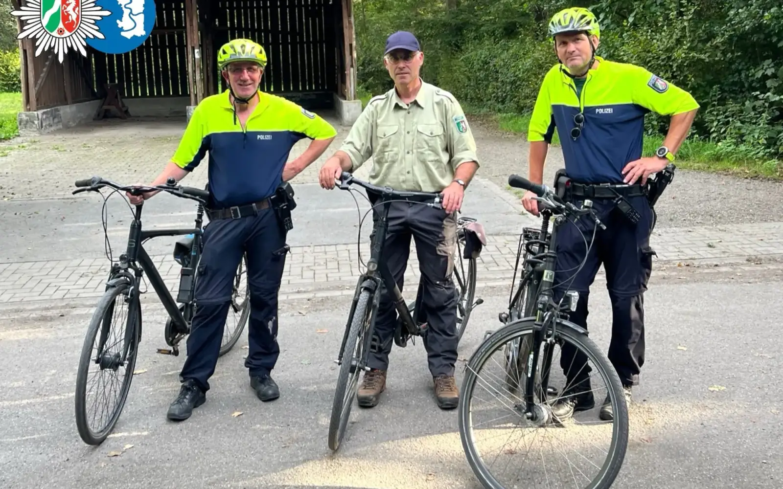 Forstamtsrat Peter Jeschke ging gemeinsam mit zwei Bezirksdienstbeamten der Polizeiwache Buchholz im Naherholungsgebiet Sechs-Seen-Platte auf Streife. Foto: Polizei Duisburg