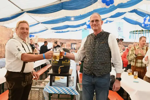 Zünftige Stimmung beim Sermer Oktoberfest