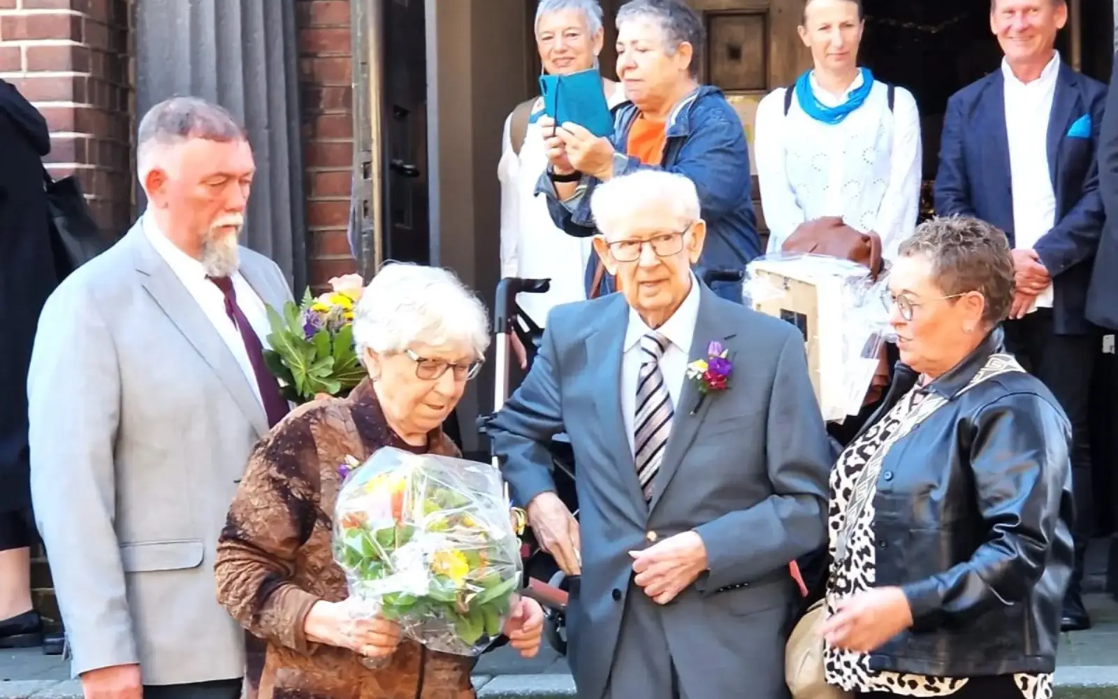 Die Kinder Frieder und Margret gratulierten ihren Eltern: Agnes und Willi Schmitz sind seit 65 Jahren verheiratet. Foto: privat