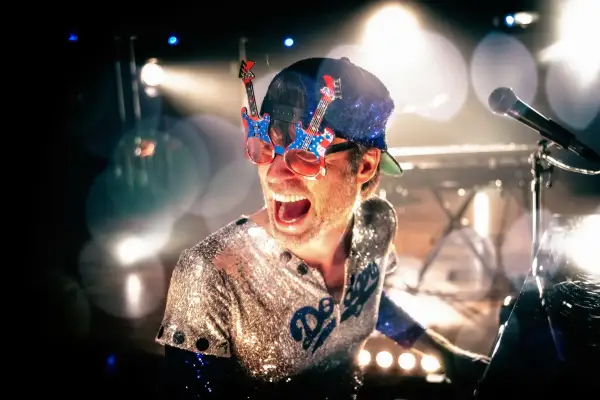 „Elton & the Joels“ im Steinhof