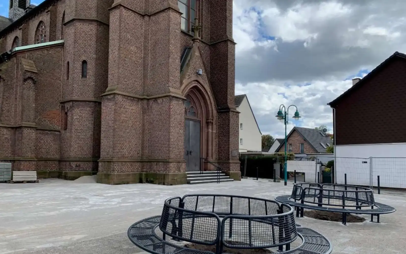 Der Kirchplatz in Huckingen wurde umfassend saniert. Die Einweihung erfolgt am 27. Oktober. Foto: privat