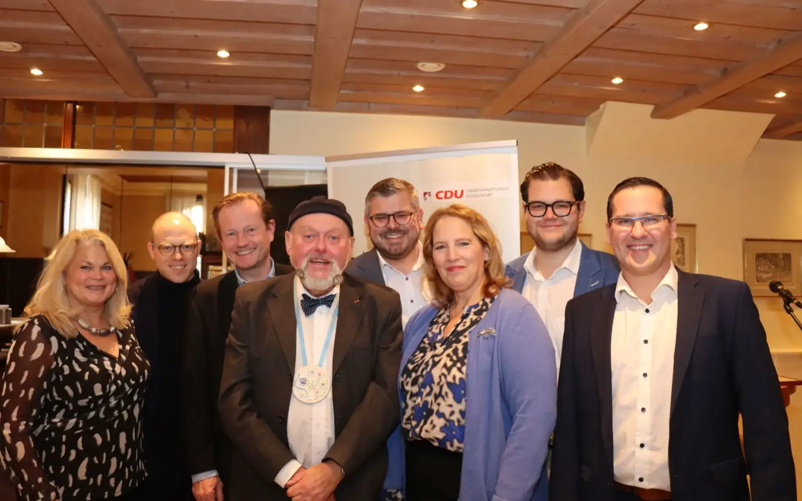 Petra Pawig (Mitglied des Kuratoriums), Benedict Stieber (Bezirksbürgermeister), Andreas Auler (Ratsherr), Michael Riemer, Peter Blumenthal (MdL), Judith Förster, Dominik Dimmendaal und Stefan Golißa. Foto: Ute Neubauer