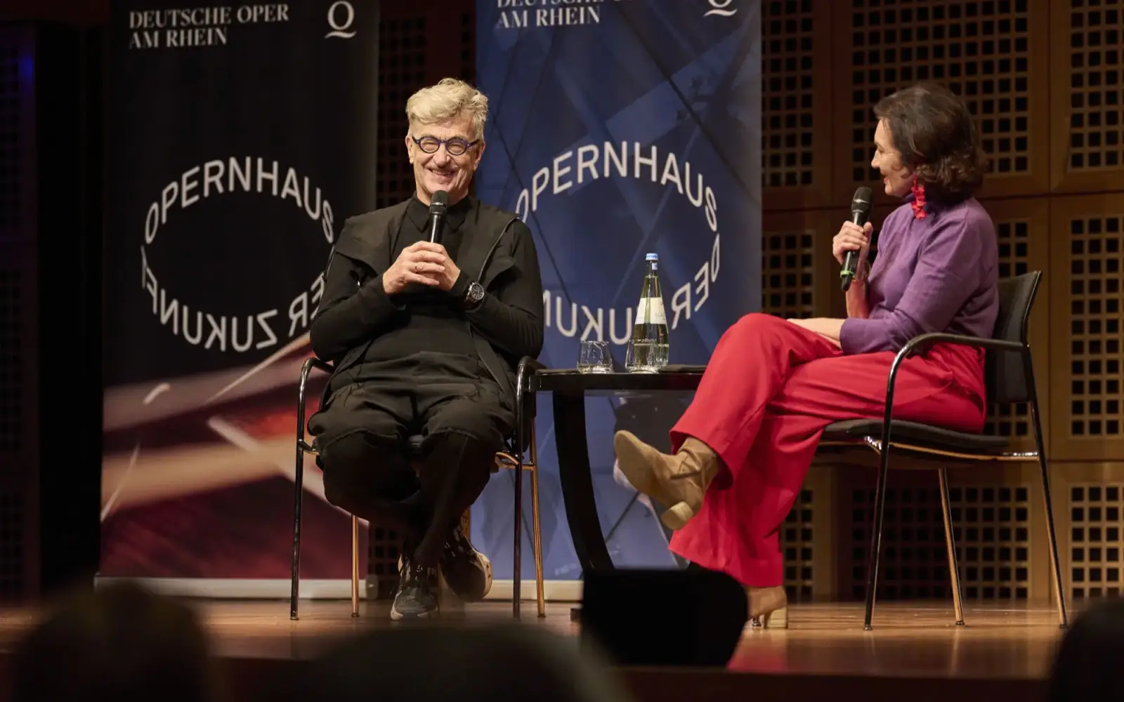 Der Düsseldorfer Filmemacher Wim Wenders und Miriam Koch, Beigeordnete für Kultur und Migration, tauschten sich intensiv über ihr persönliches Verhältnis zur Oper aus, ©Landeshauptstadt Düsseldorf/Claus Langer
