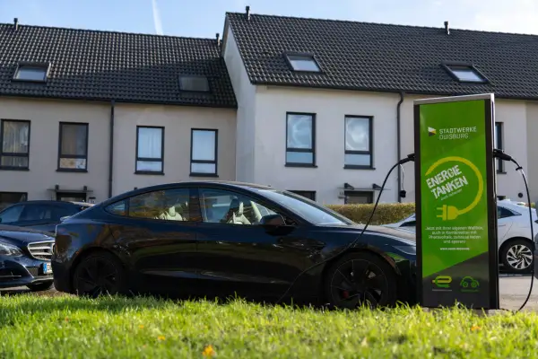 Neue Ladesäulen: Stadtwerke Duisburg fördern Elektromobilität im Stadtsüden