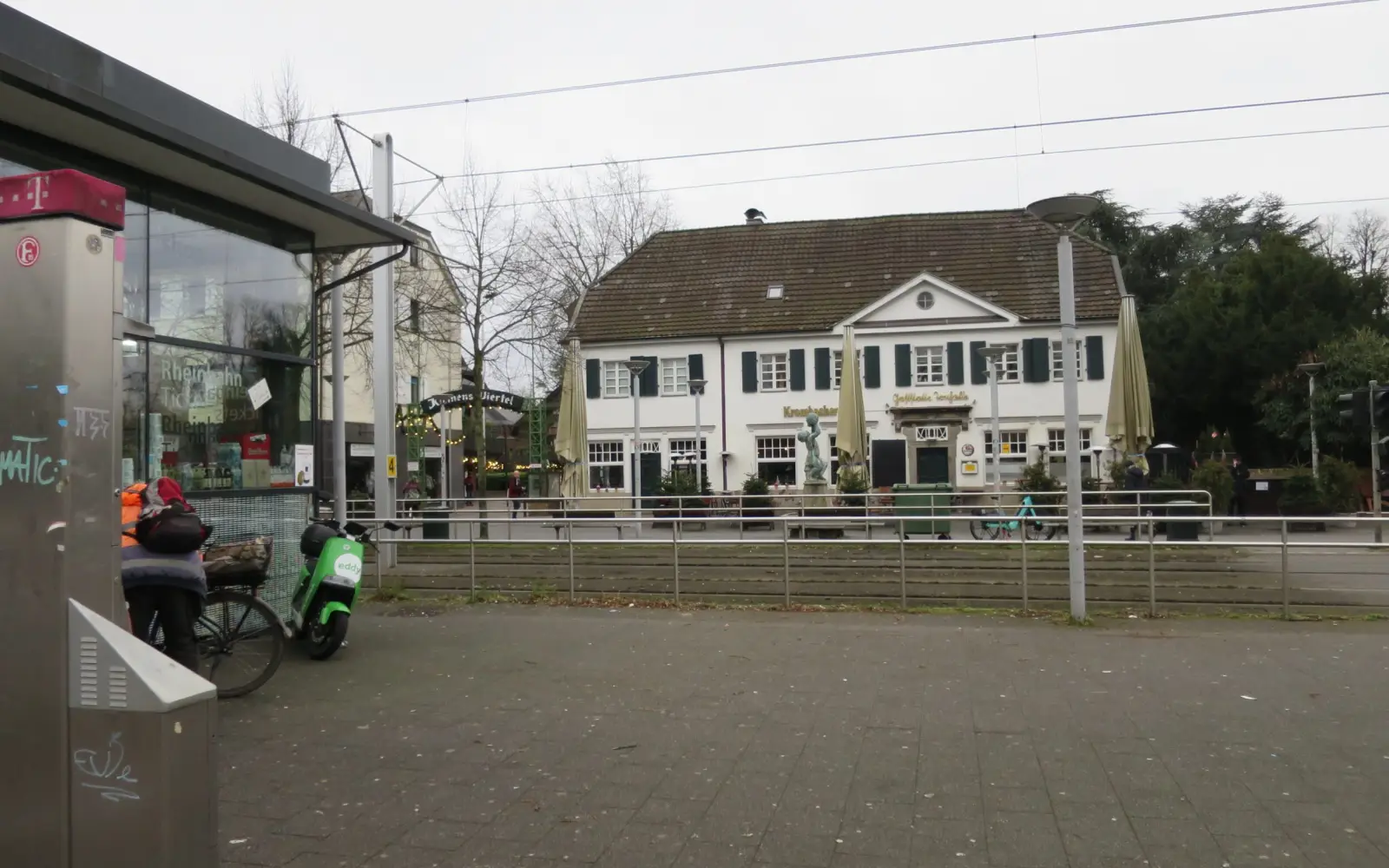 Am Klemensplatz, südlich des Rheinbahnkiosks, ist eine Station für Stadtfahrräder vorgesehen. Foto: hs