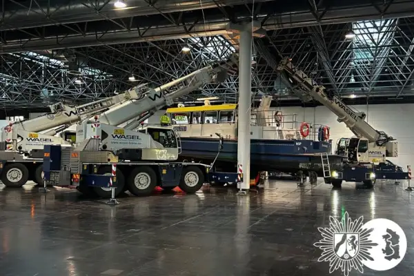Polizeiboot WSP 2 auf der Messe „Boot 2025“ in Düsseldorf