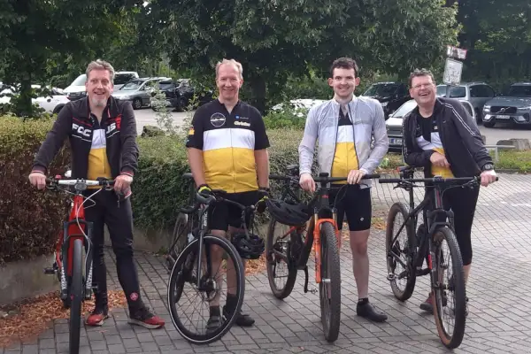 Vier Radler sammeln 2.000 Euro für den VKM Duisburg