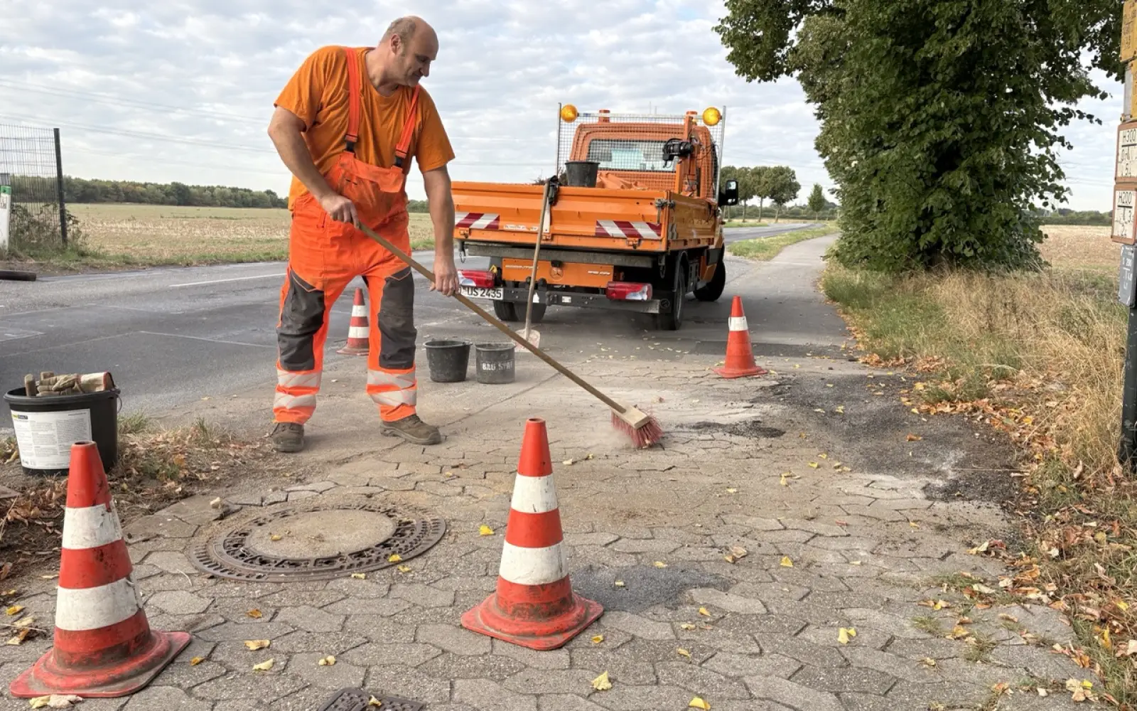 Nach einem Hinweis besserte die Stadt den Gehweg innerhalb von zwei Tagen aus. Foto: cj