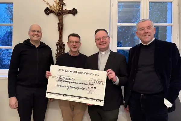 Neue Glasfenster für die Basilika St. Suitbertus