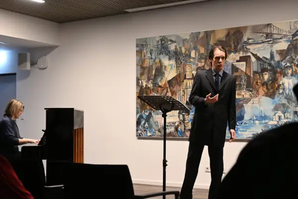 Musikalisch-poetische Reise im Bezirksamt: „Durch die Blume …“