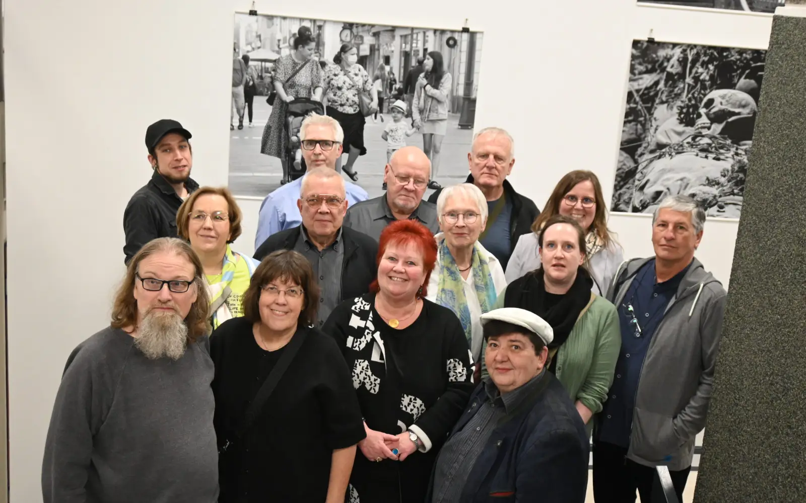 Viele Künstlerinnen und Künstler des Ruhrorter Fotoclubs haben sich in ihren Werken mit dem Thema „Begegnungen“ auseinandergesetzt. Foto: sam