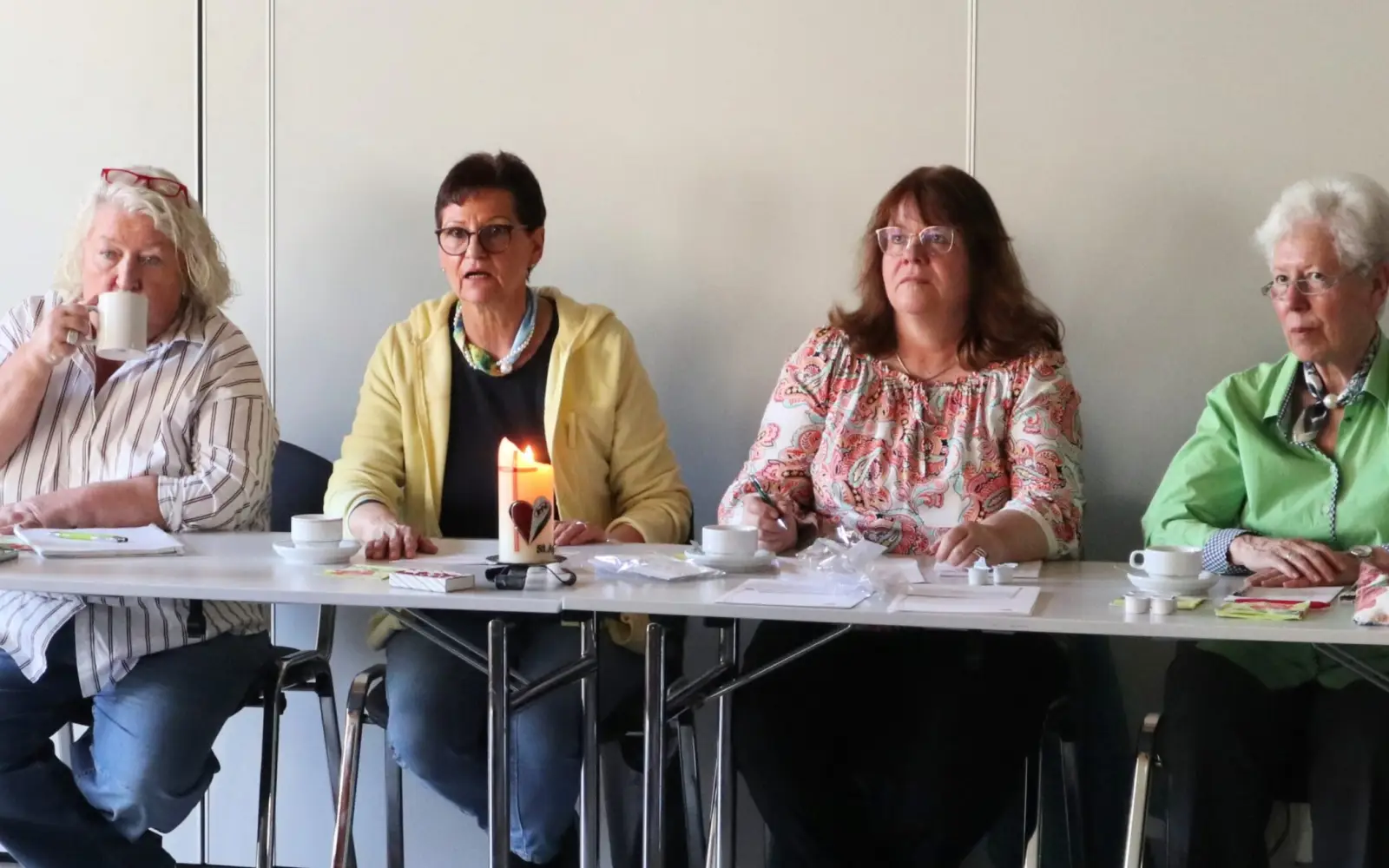 Der Vorstand der kfd Angermund (von links): Kathi Haefs (Presse), Sylvia von Hoegen (Vorsitzende bzw. Teamsprecherin), Patricia Reismann (Flyer und Infos) und Brigitte Dykoff (Kasse). Foto: vj