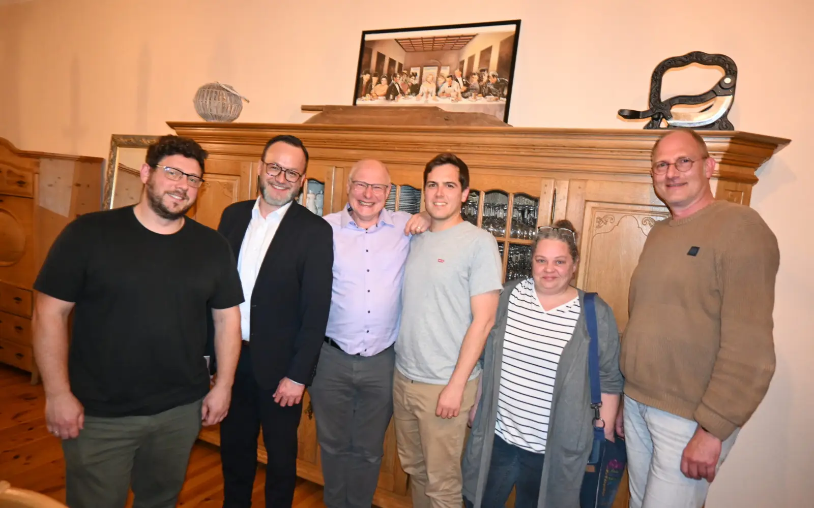 Bernd Baumann (Mitte) gab sein Amt als KG-Präsident auf. Der neue Vorstand (von links): Thomas Simon (stellvertretender Kassierer), Kassierer Sven Remih, Vorsitzender Dominik Ridders, 2. Vorsitzende Tanja Terörde sowie Geschäftsführer Roman Meeßen. F