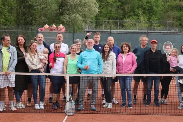 Generationenwechsel beim ETuS Bissingheim: Mit neuem Elan zurück zum Tennis-Boom