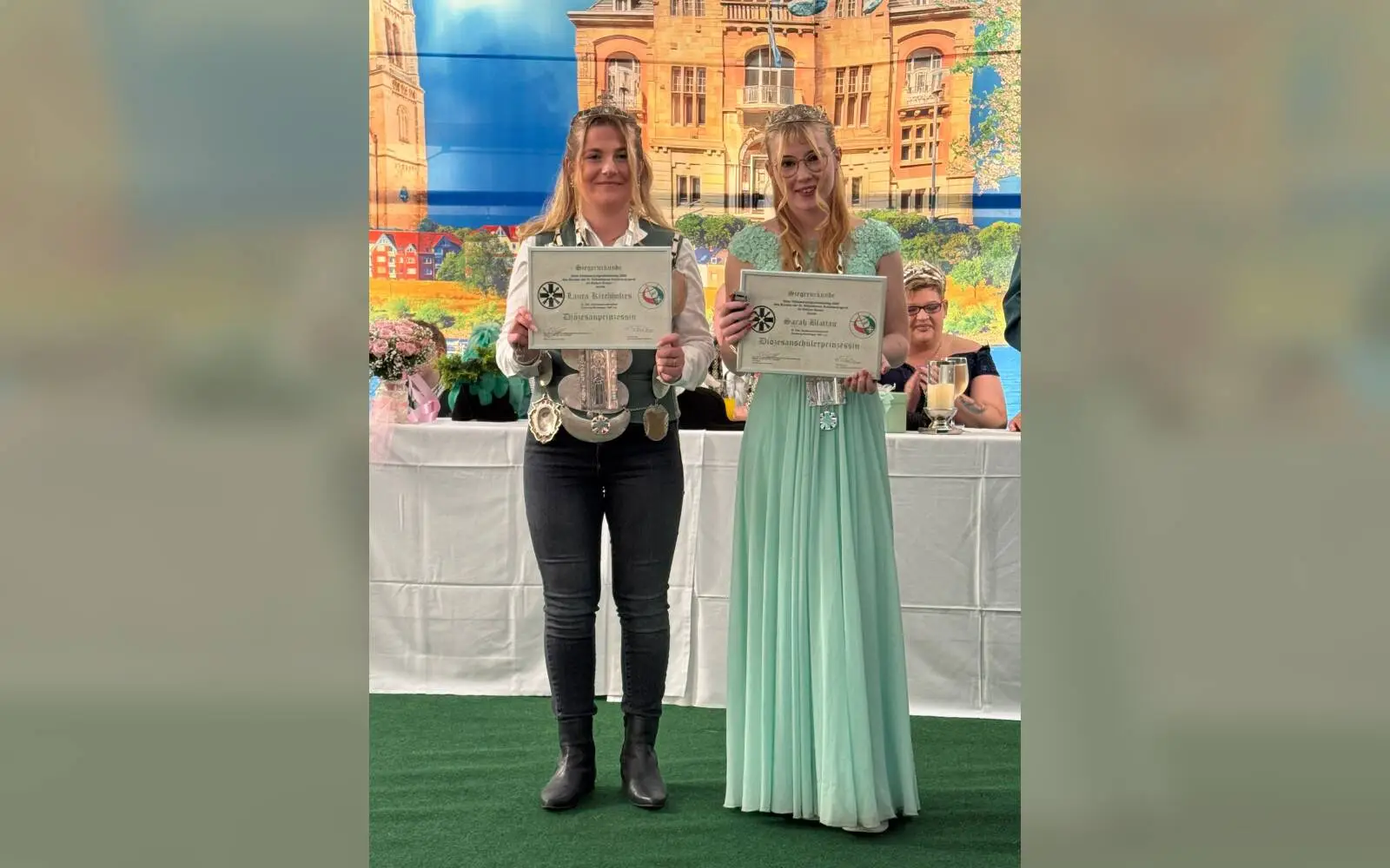 Laura Kirchholtes (links) und Sarah Blattau waren beim Diözesan-Jungschützentag erfolgreich. Foto: privat