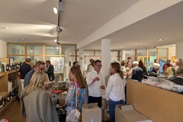 Cornelia Staab zeigt „Zwischenwelten“ im Jacques‘ Wein-Depot Kaiserswerth