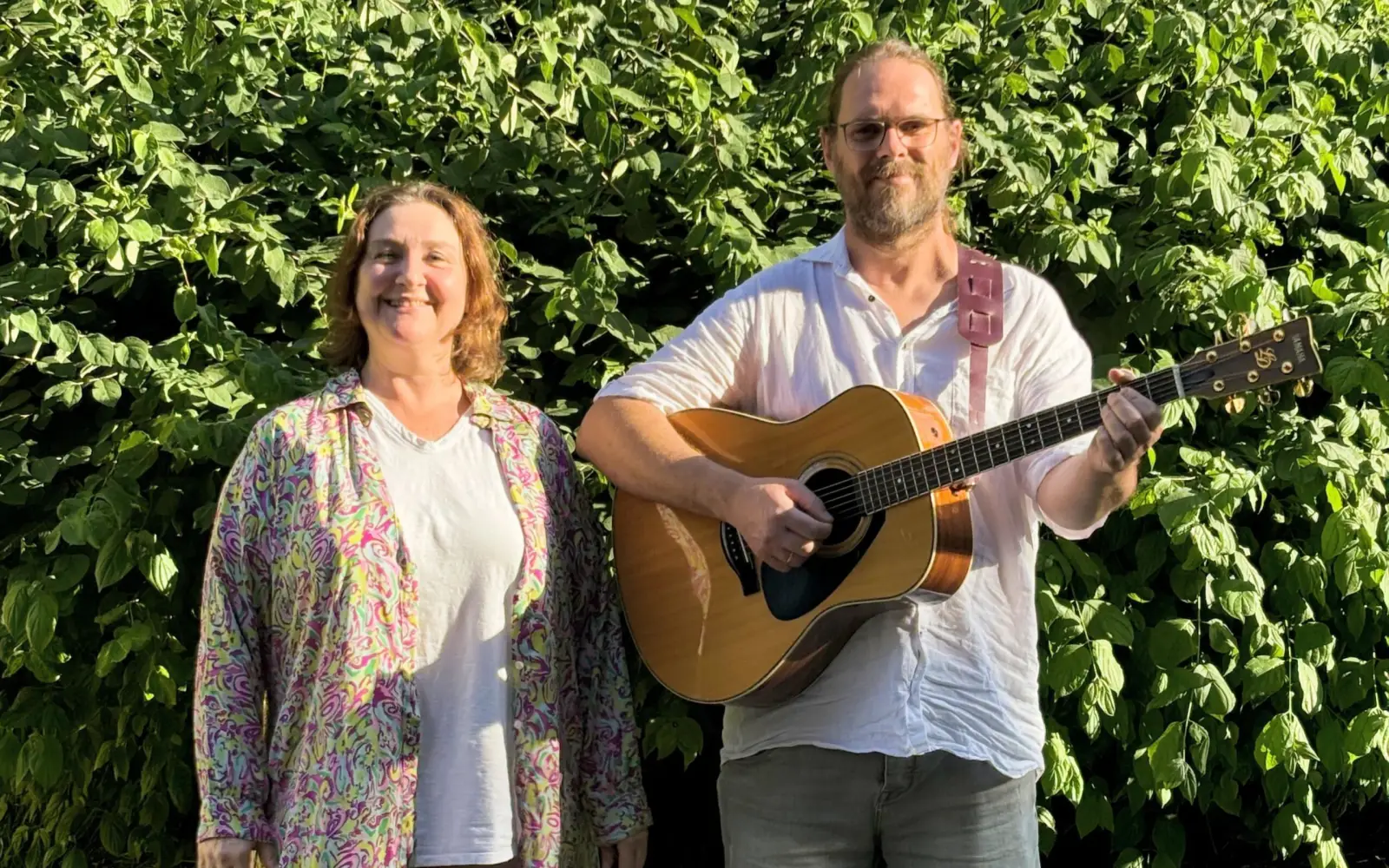 Petra und Jens Barabasch gestalten am 16. Juli im Pfarrheim St. Agnes in Angermund den Vortrag mit Musik über und von Reinhard Mey. Foto: privat