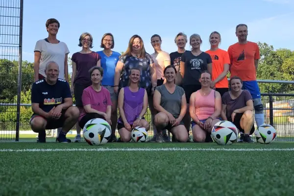 Frauen Ü40 starten beim TV Angermund mit Walking-Football