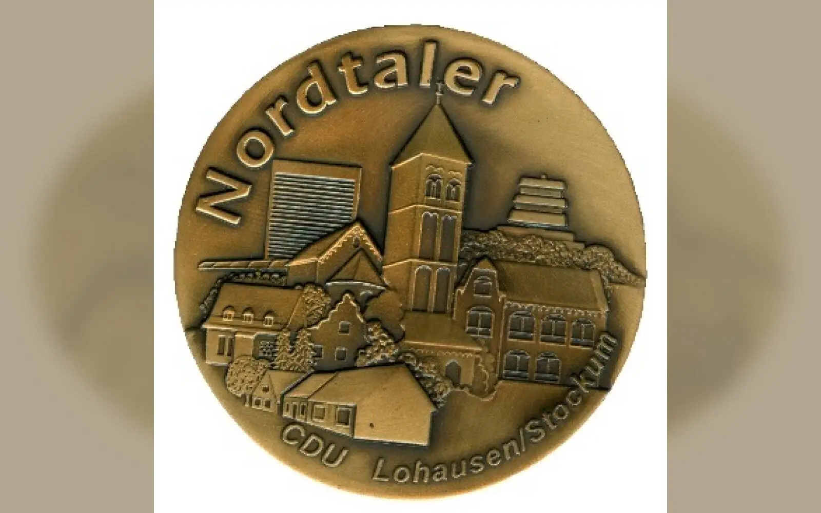 Die etwa zehn Zentimeter große Nordtaler-Medaille aus Vollmessing wird bei der 27. Verleihung an die neuen Preisträger überreicht. Foto: privat