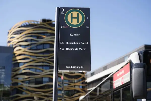 Neue Haltestellenschilder kommen in ganz Duisburg