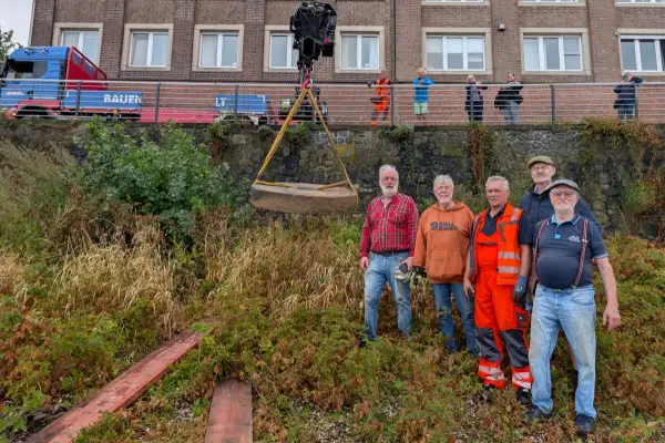 Historischer Mühlenstein am Rheinufer in Kaiserswerth geborgen