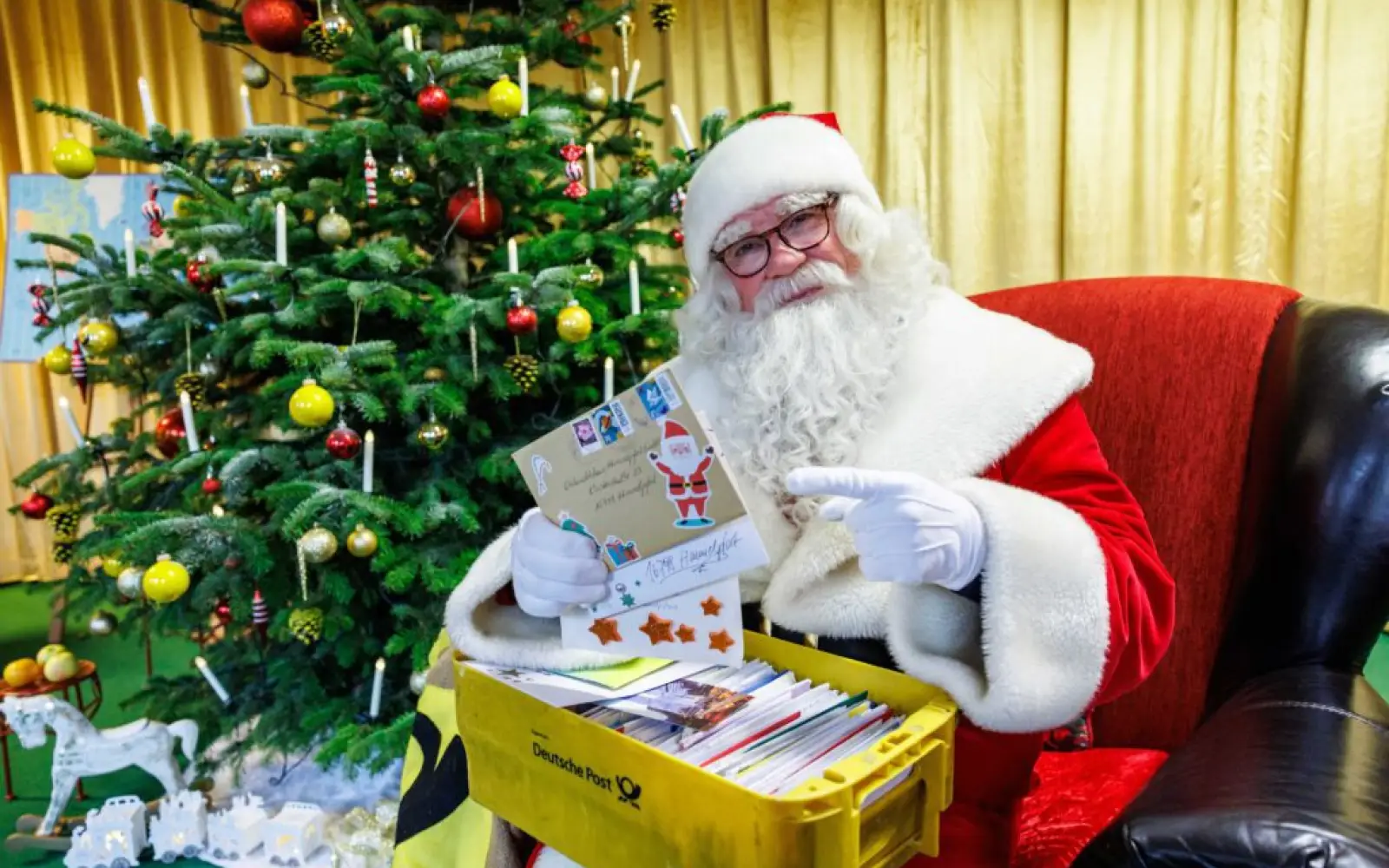 Die Weihnachtspostfiliale in Himmelpfort ist mit 290.000 Briefen die meistbesuchte Adresse. Foto: Jens Schlüter