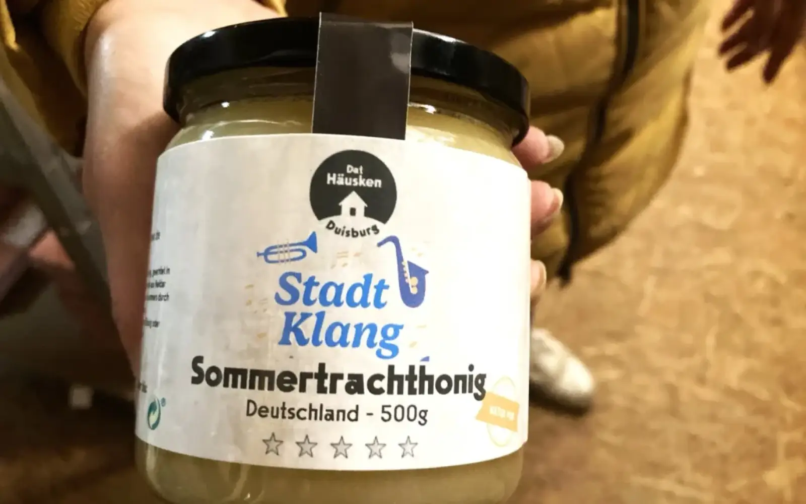 Stets für originelle Ideen bekannt: Dem Anlass entsprechend kreierte Familie Lindner ein individuelles Etikett. Foto: sam