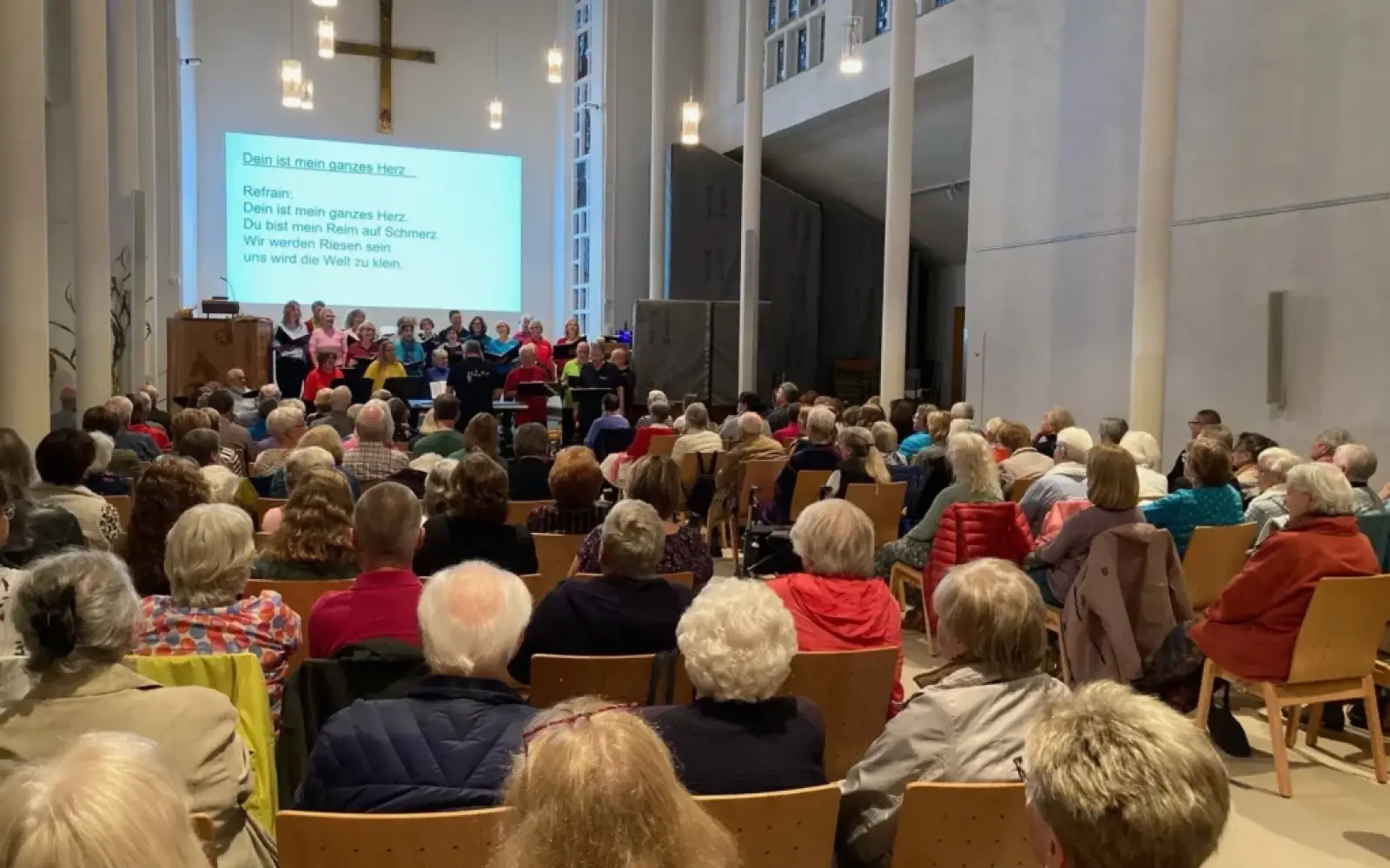 In der evangelischen Kirche in Ungelsheim erklangen viele Lieder, bei denen die Gäste auch zum Mitsingen eingeladen waren. Foto: privat