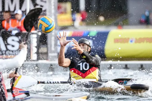 Die deutschen Kanupolo-Teams gewinnen alle Auftaktspiele in Wedau