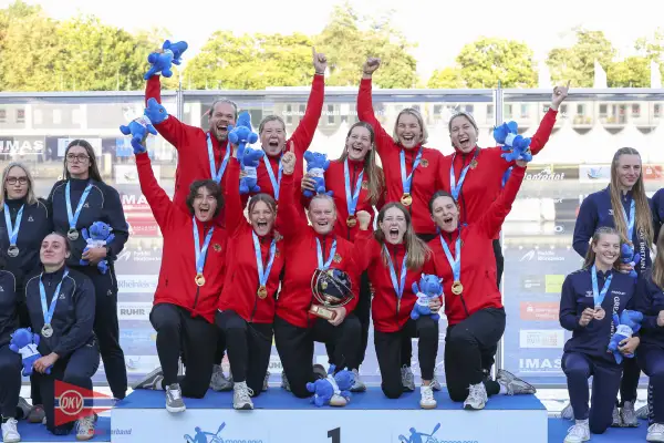 Die deutschen Kanupolo-Frauen gewinnen den WM-Titel in Wedau
