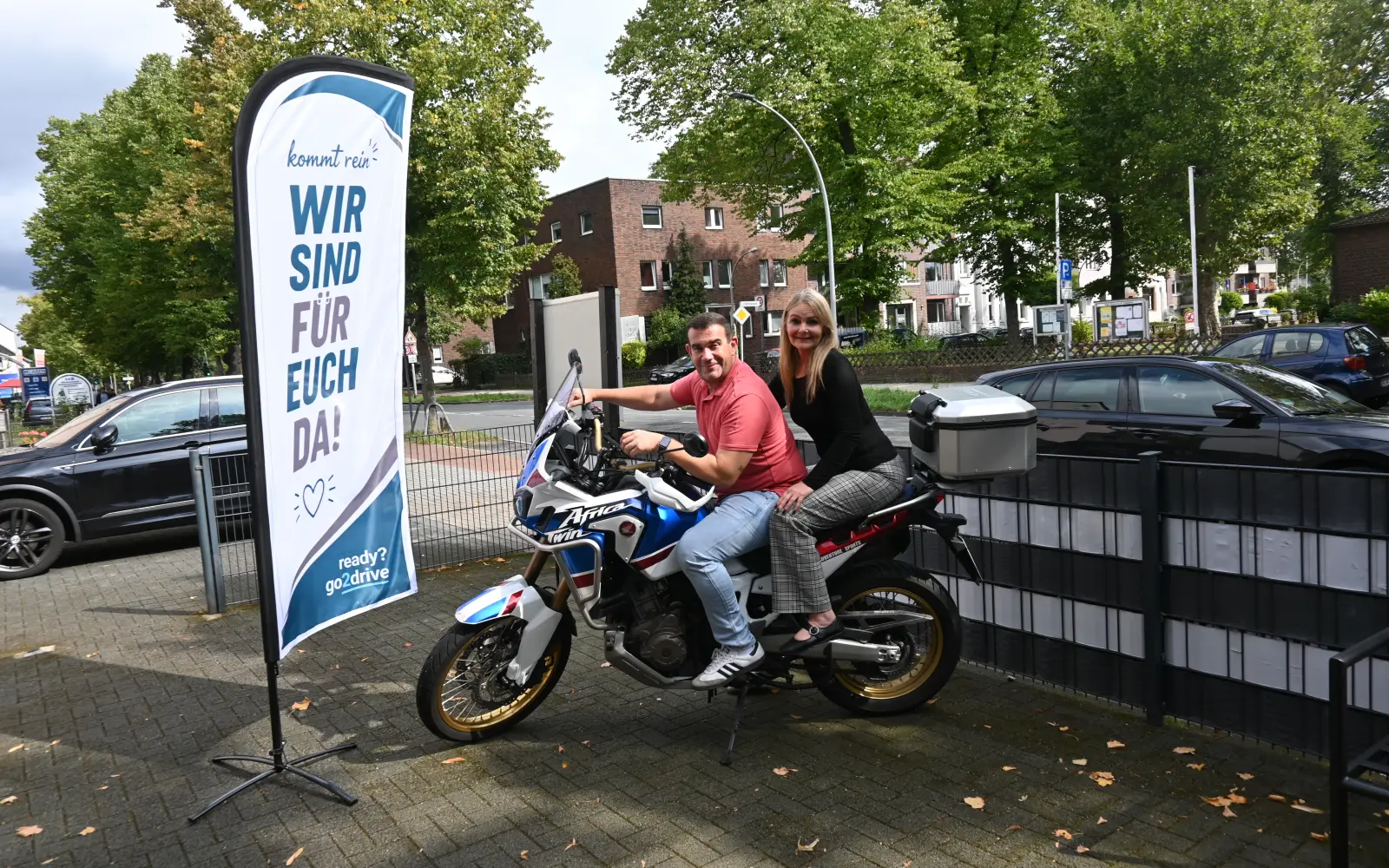 Bilden mit ihrem Team hochmotiviert alle Klassen aus: die Sermerin Carmen Kaiser und der Huckinger Thomas Kirchholtes. Foto: sam