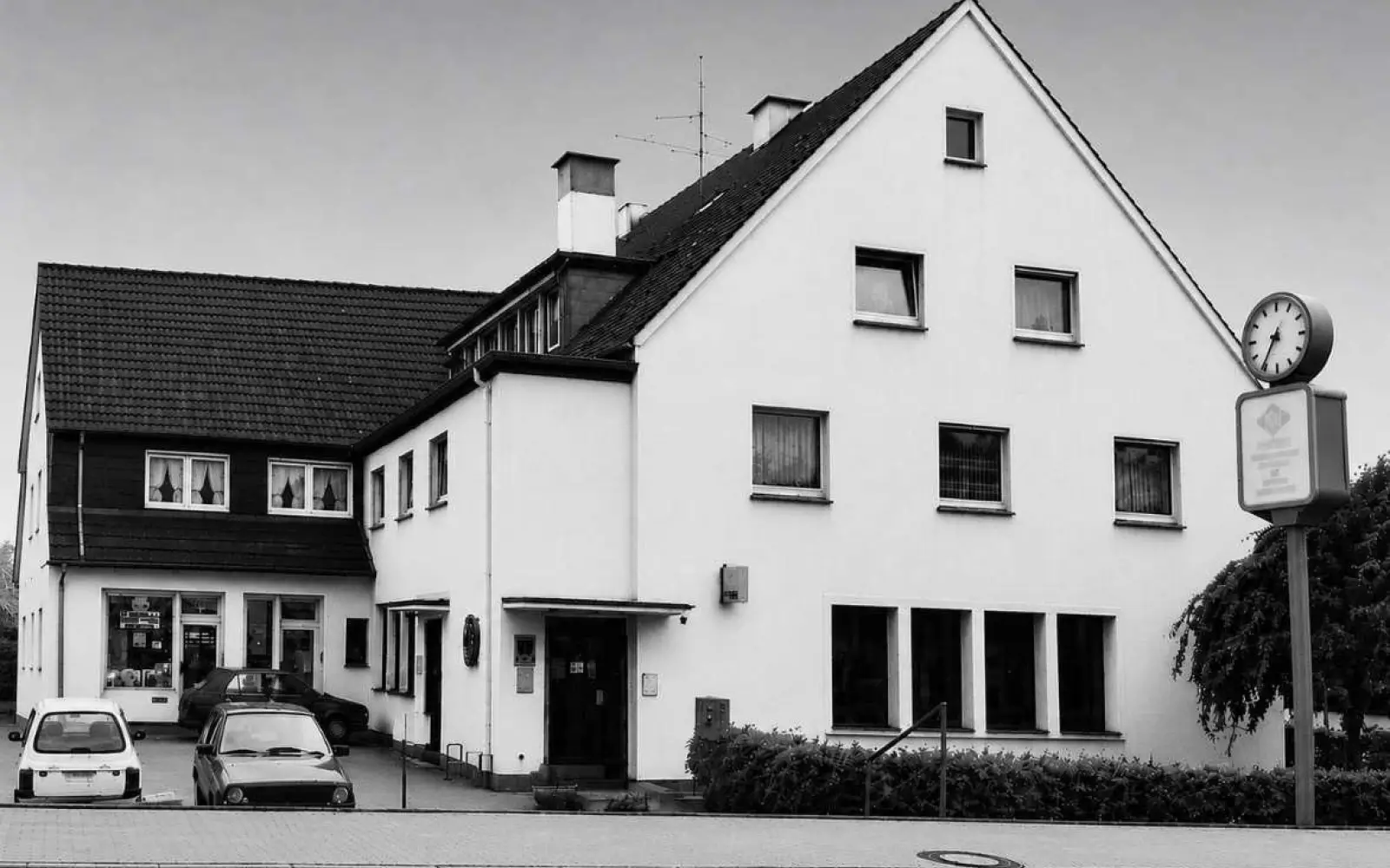 Von 1958 bis Ende der 1990er Jahre hatte das Postamt Angermund seine Räume im Gebäude Angermunder Straße 9 (Aufnahme aus den 1980er Jahren). Foto: Sammlung Angermunder Kulturkreis