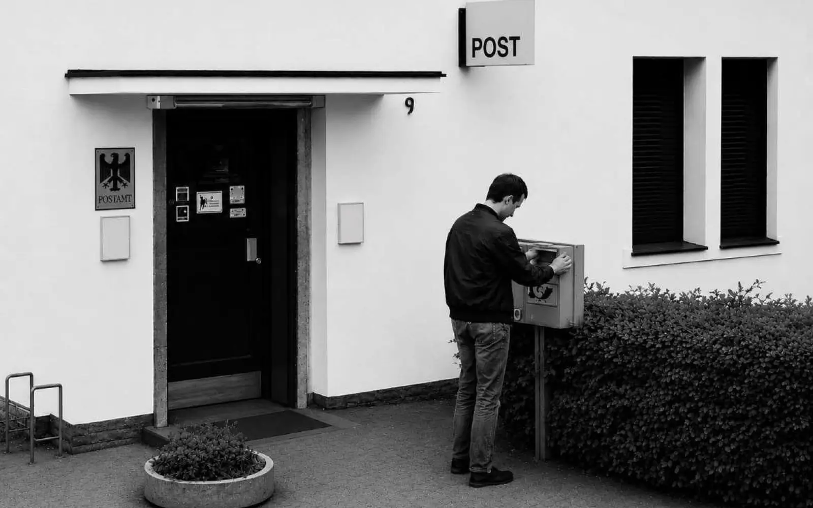 Der Eingang des Postamts an der Angermunder Straße 9 in den 1980er Jahren. Foto: Sammlung Angermunder Kulturkreis