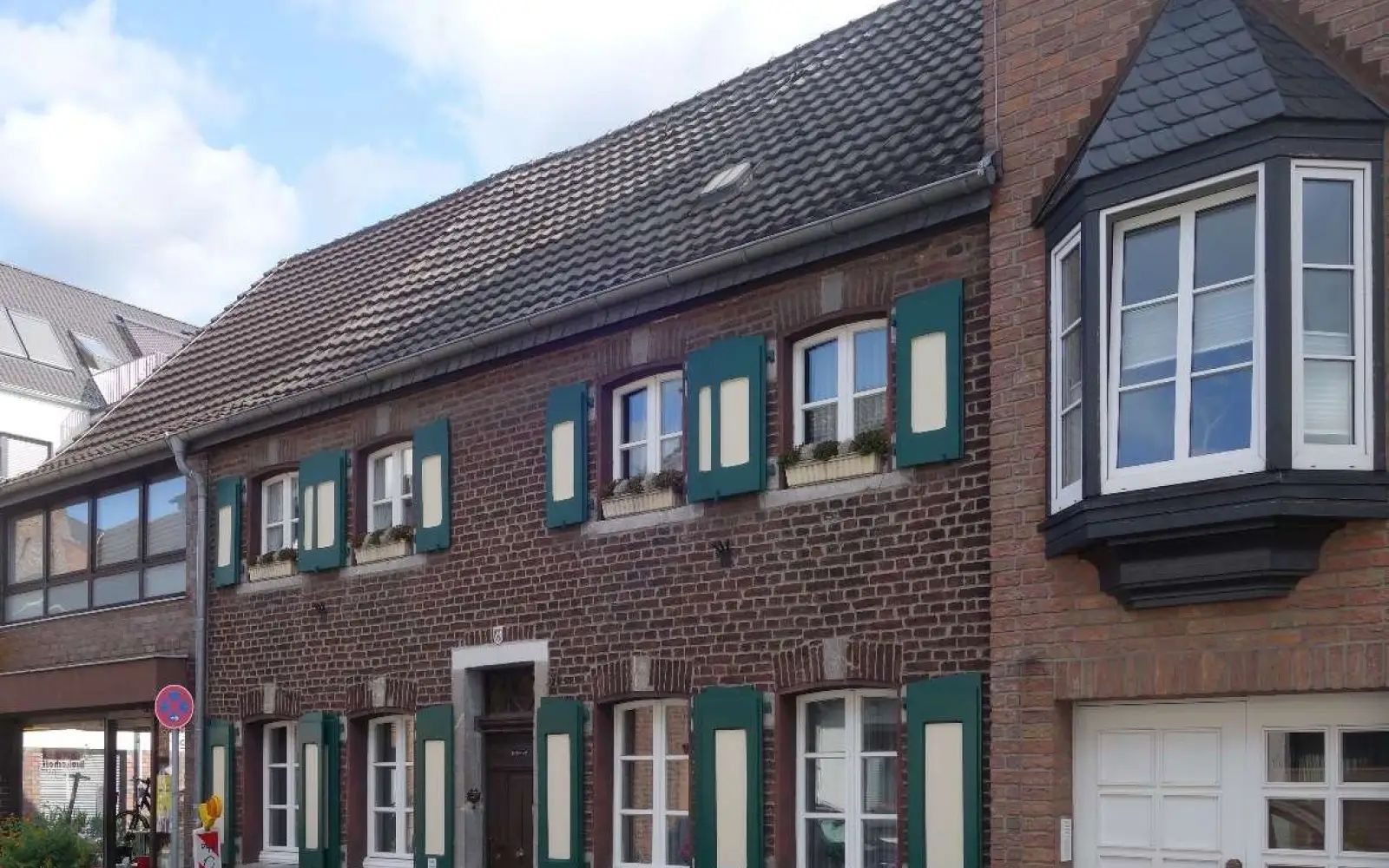 Seit 2006 ist die Angermunder Postfiliale im Haus Graf-Engelbert-Straße 37 untergebracht, wo schon Jahrzehnte zuvor die Postagentur ihren Sitz hatte (Aufnahme von 2023). Foto: cfs