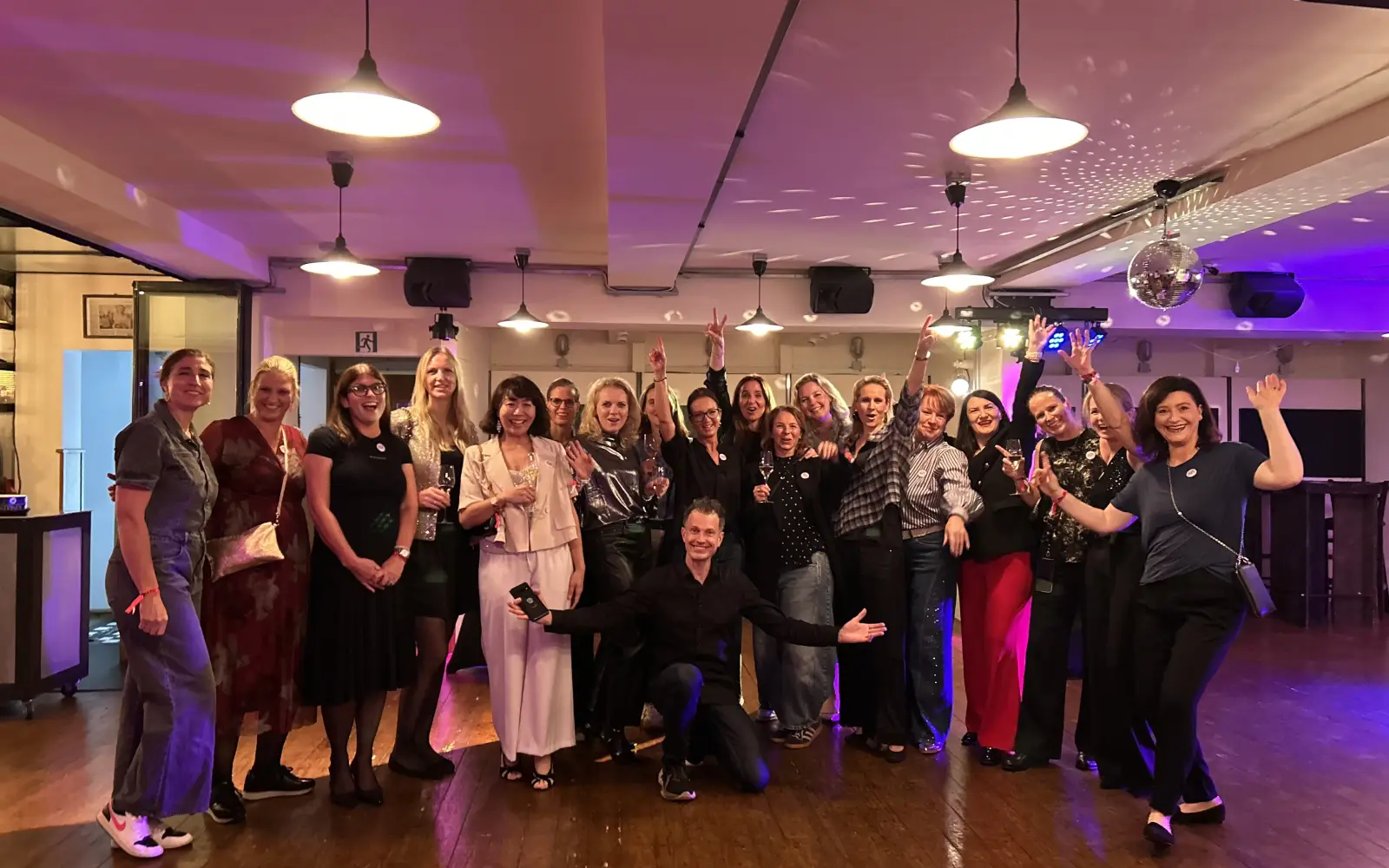 Die Damen des Lions Club Düsseldorf-Schloss Kalkum feierten mit mehr als 300 Gästen bis in den Morgen ihre erste Lions Charity Party Night. Foto: privat