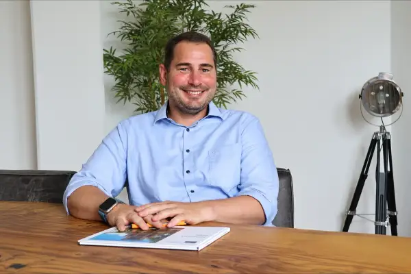 Christopher Büssen erklärt, warum bei raumgut alles aus einer Hand kommt