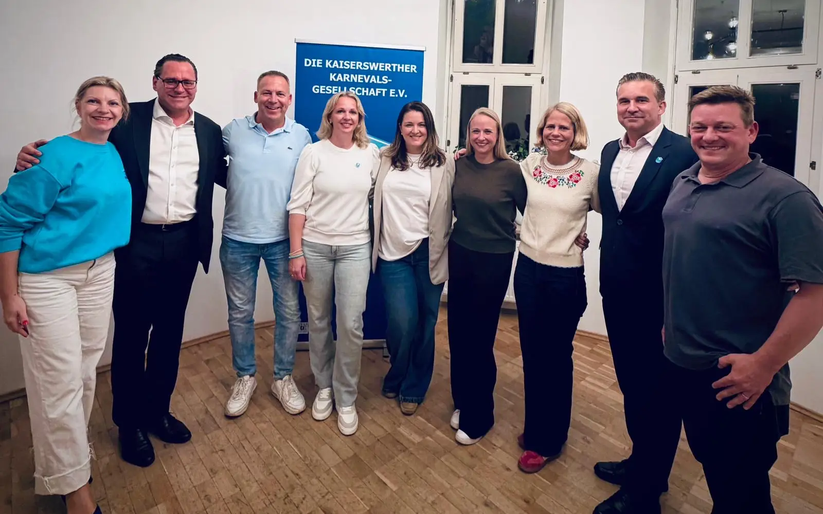 Nicole Leifholz führt die Kaiserswerther Karnevalsgesellschaft als Präsidentin, Annika Schmid ist neue Erste Vorsitzende. Zum Vorstand gehören außerdem Carsten Schmid, Sören Jabs, Martina Hartmann, Frank Leifholz, Simone Tautfest, Jan Behrmann und Sylvia Adamec. Foto: privat