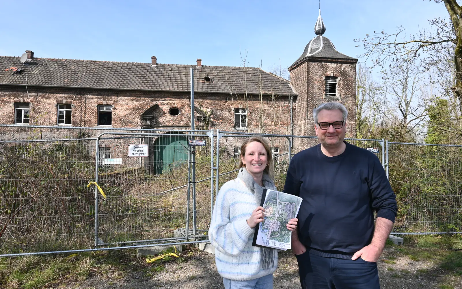 Viele Ideen hat Nadine Holz mit in das Projekt gebracht. Dietmar Ahlemann hilft bei der Umsetzung. Archivfoto: sam