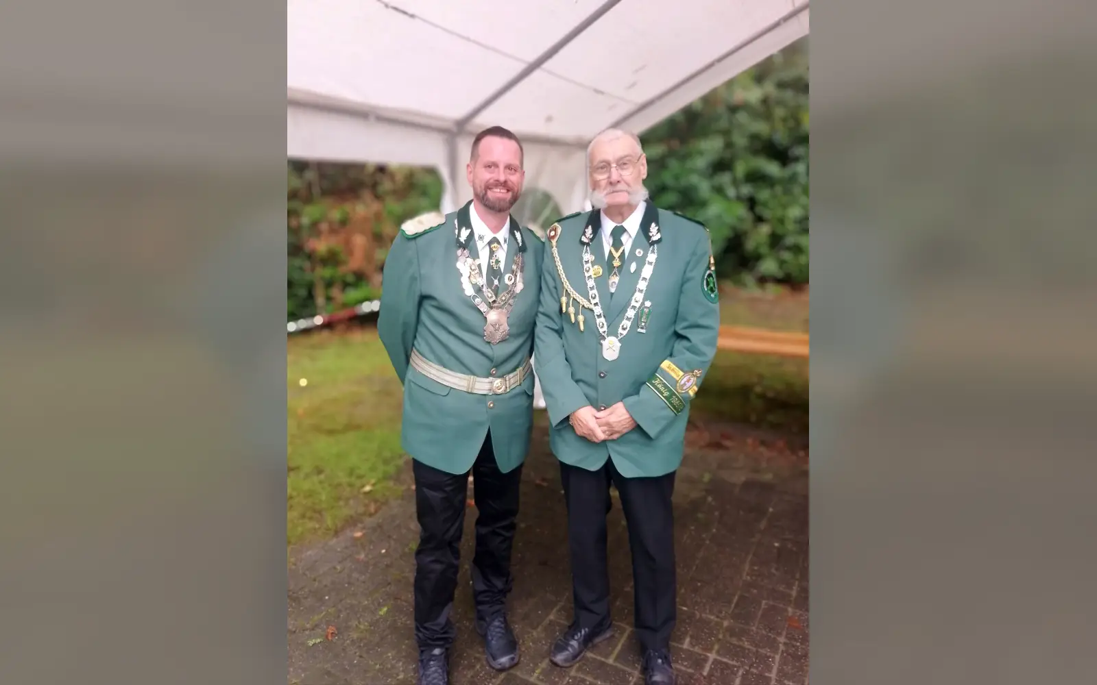 Zwei Königstitel gehen im Schützenjahr 2026/2027 an den BSV Wedau. (von links): Bezirkskönig Roberto Voigt und Kreisseniorenkönig Jochen Herzog. Foto: BSV Wedau
