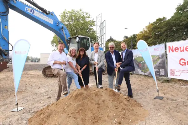 Der Bau des neuen Hallenbads Unterrath hat begonnen