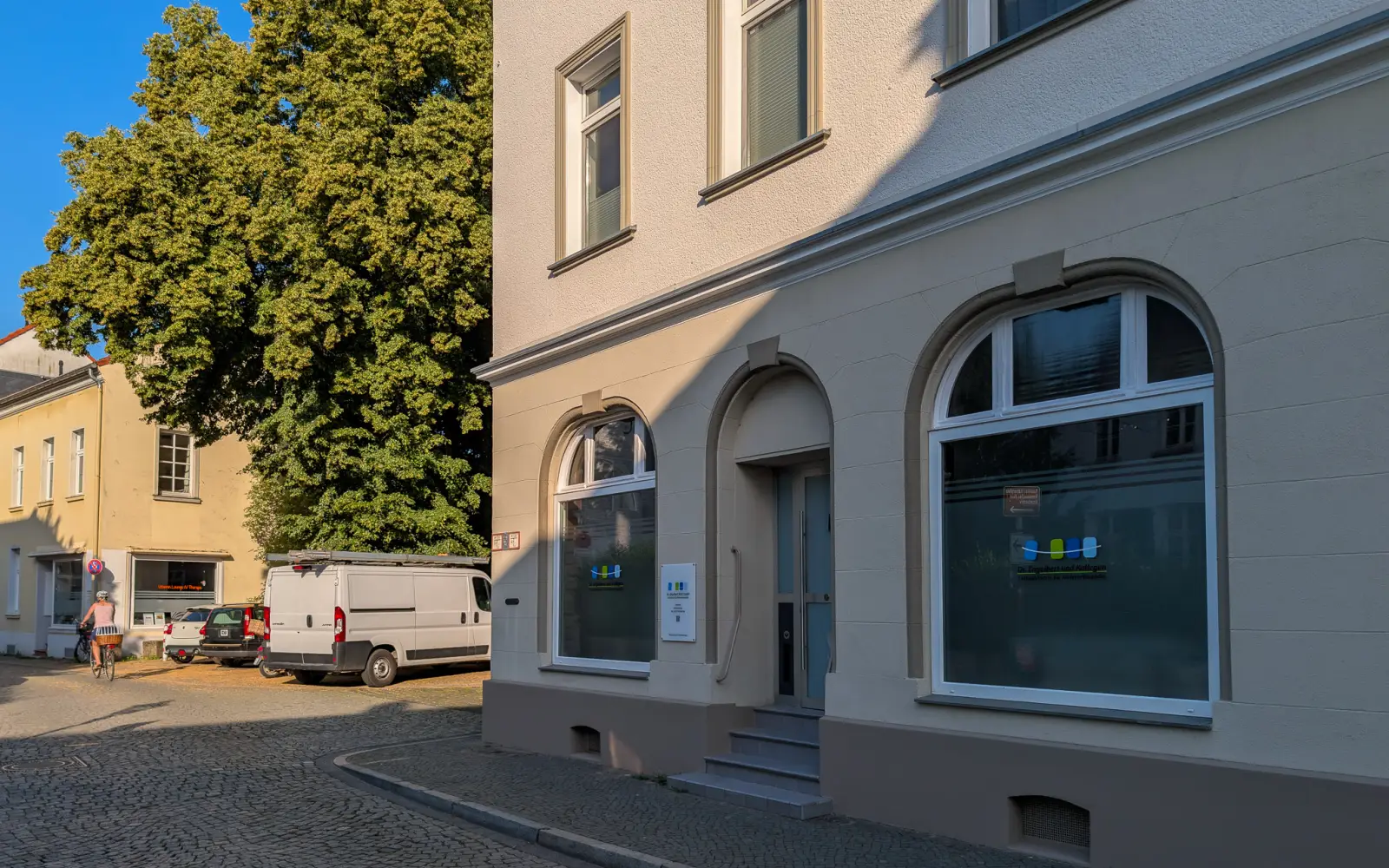 Dr. Peronei Engelbert eröffnet neue Kieferorthopädie-Praxis in Kaiserswerth