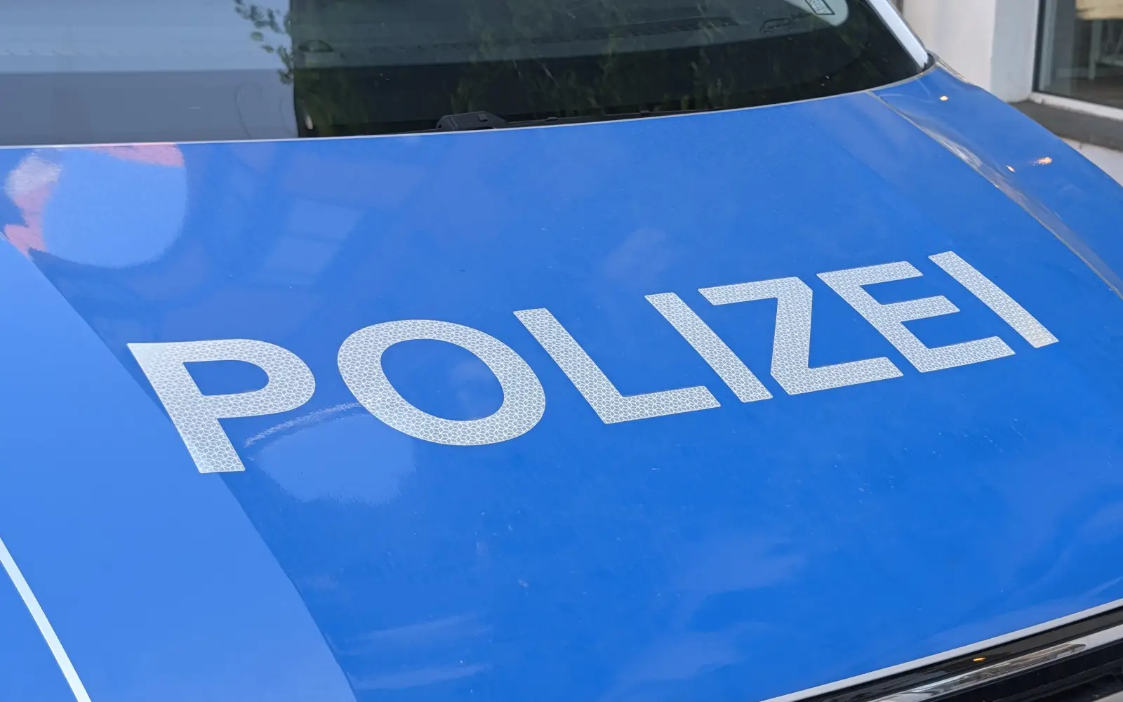 In Duisburg haben Polizisten ein gestohlenes Motorrad und einen gestohlenen BMW verfolgt, der mutmaßliche Fahrer des Wagens sitzt in Untersuchungshaft (Symbolbild). Foto: ah