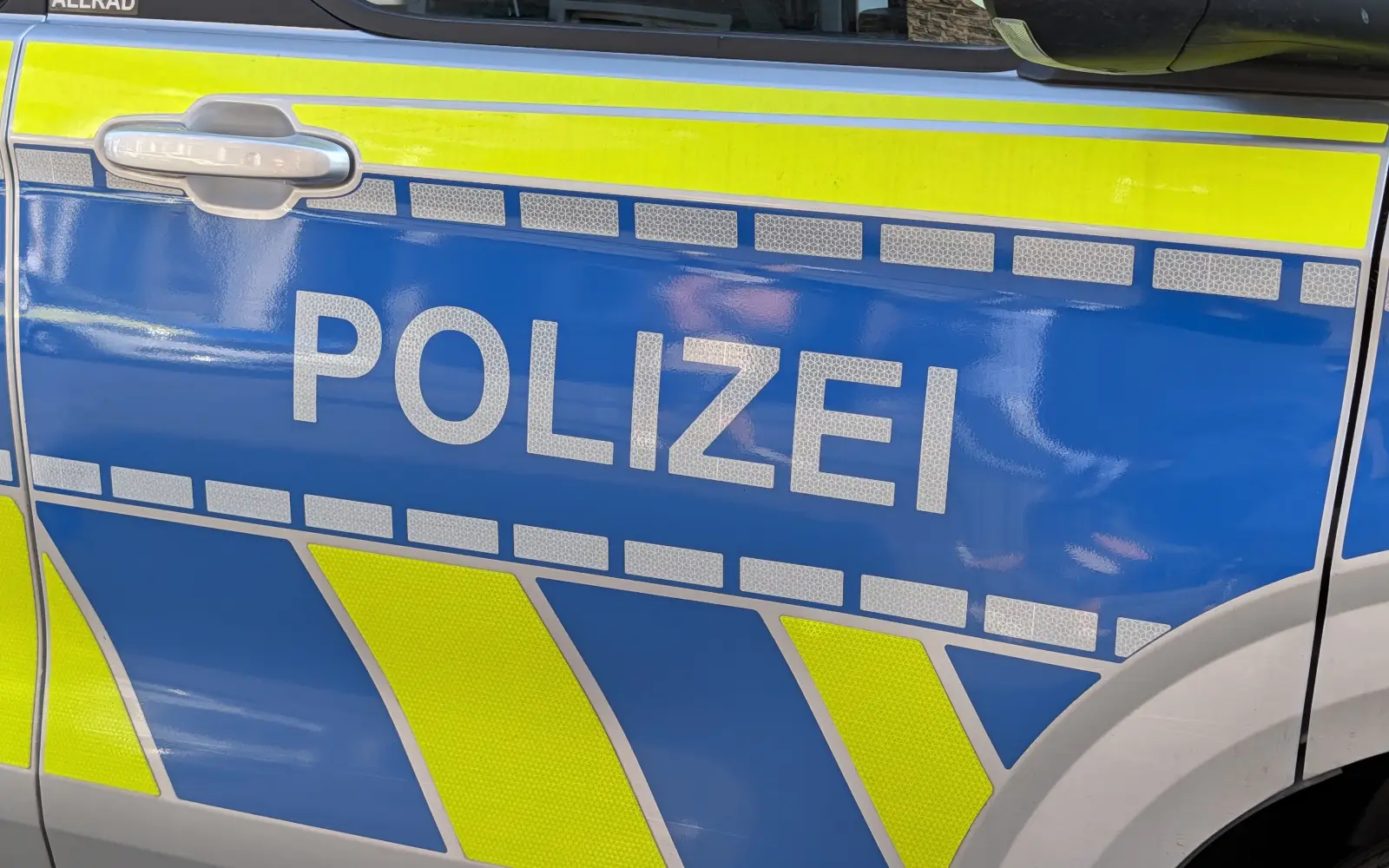 Zwei falsche Stadtwerke-Mitarbeiter haben am Freitag, 4. September, in Wanheim-Angerhausen einer 82-Jährigen Bargeld und Wertgegenstände aus der Wohnung gestohlen (Symbolbild). Foto: ah