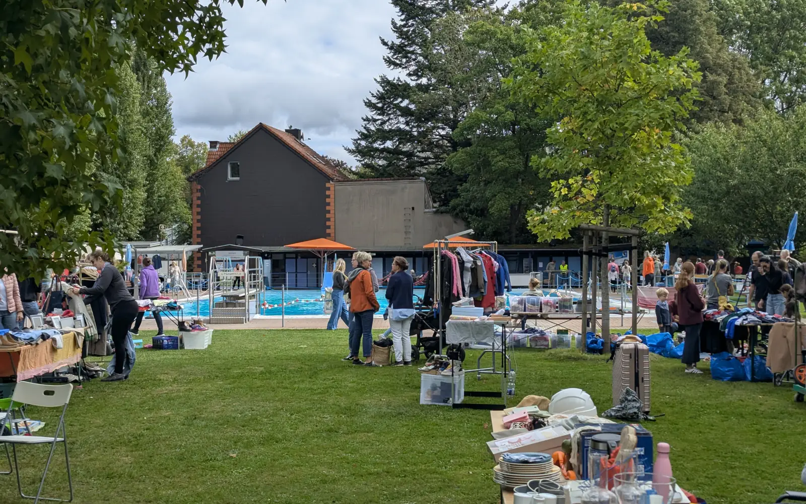 Im Freibad Kaiserswerth endet die Saison mit Abschwimmen und Trödelmarkt