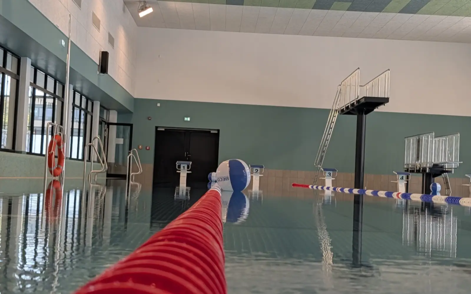 Das Becken im Bürgerbereich ist 25 Meter lang und bis zu 3,50 Meter tief, zur Sprunganlage gehören ein Ein-Meter-Brett und eine Drei-Meter-Plattform. Foto: ah