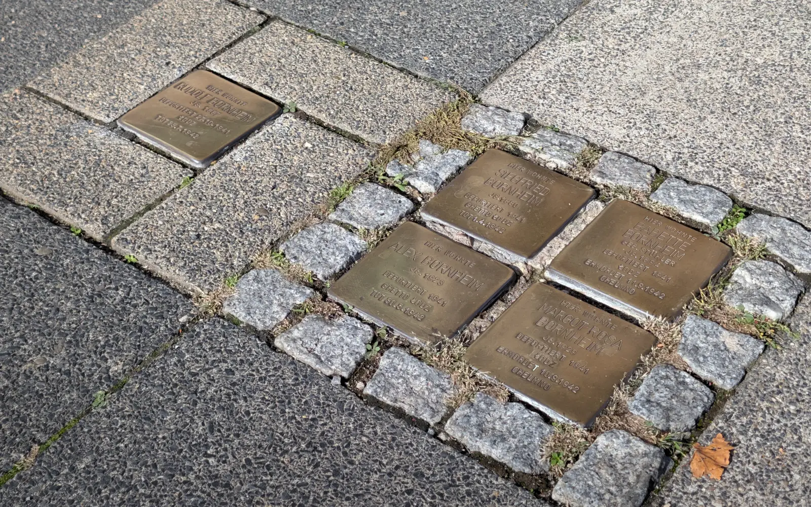 Margot Rosa Bornheim war zwölf Jahre alt, als sie 1942 im Vernichtungslager Chełmno ermordet wurde. Ihr Stolperstein liegt mit denen ihrer Familie am Kaiserswerther Markt 8. Foto: ah