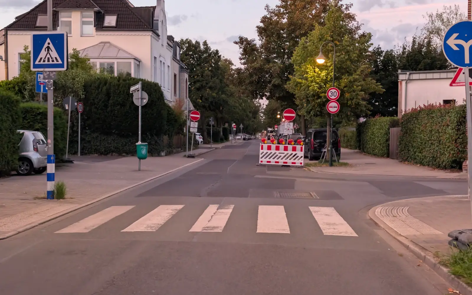 Nach dem Wunsch der CDU soll noch einmal geprüft werden, wie Radfahrer die Alte Landstraße während der Sperrung nutzen können, ohne dass es zu gefährlichen Situationen kommt. Foto: ah