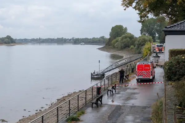 Kampfmittelfund in Kaiserswerth: Drei Panzerfäuste am Schiffsanleger sind gesprengt